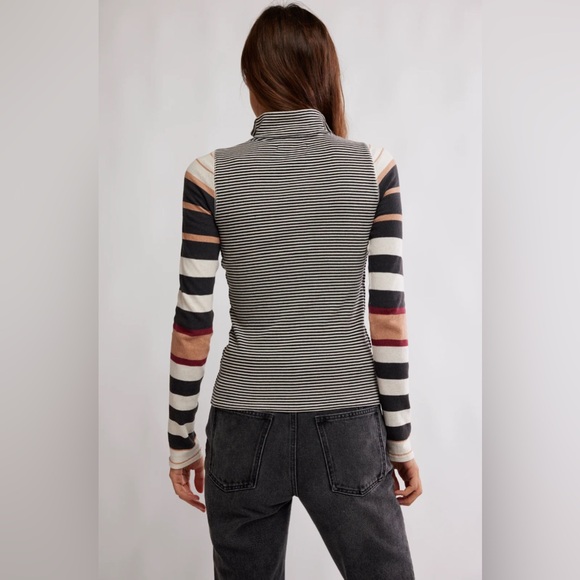 Avery Zip Up - Picture 2 of 3